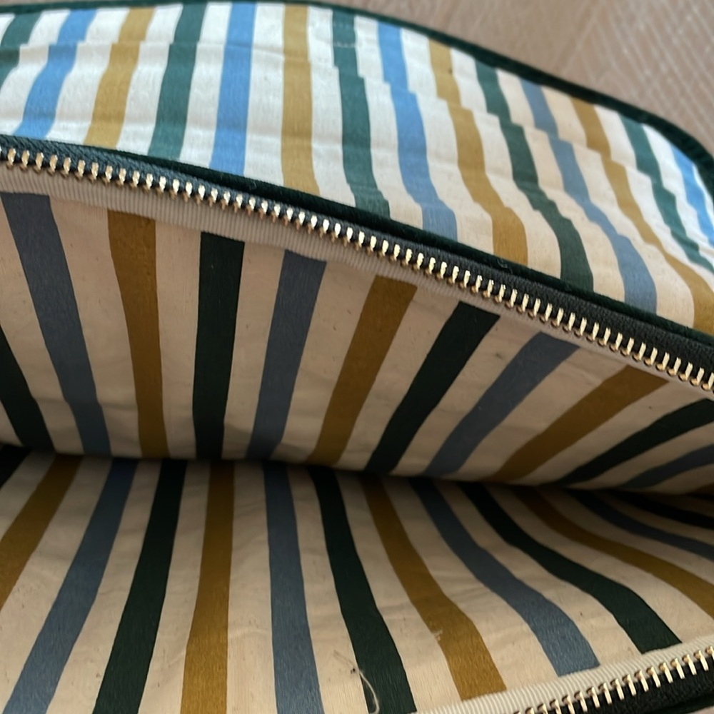 Sezane Quilted velvet Laptop Documents Case. Floral. - Picture 6 of 7